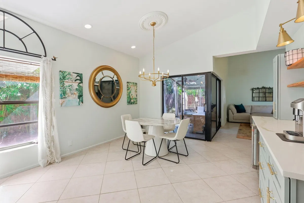  Residence photo 16