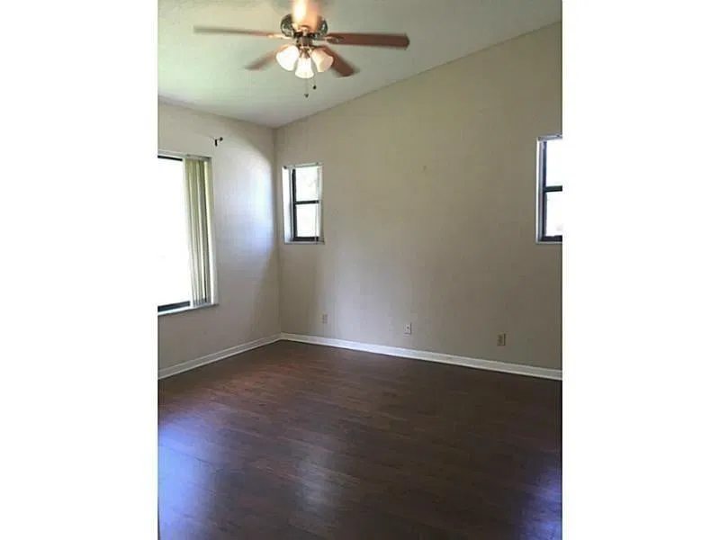 Unit 208 photo 10