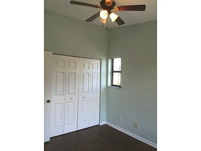 Unit 208 photo 16