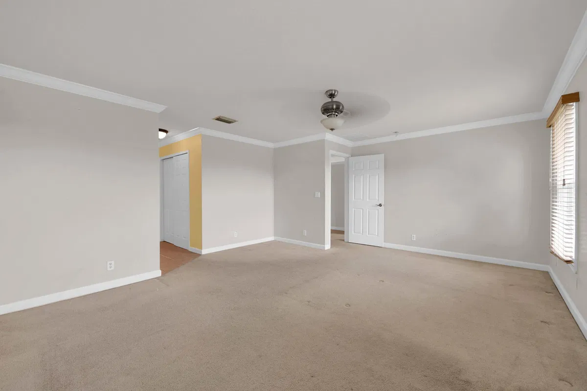 Residence photo 16