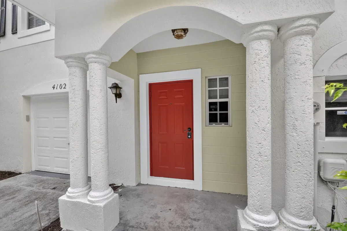 Unit 4102 photo 4