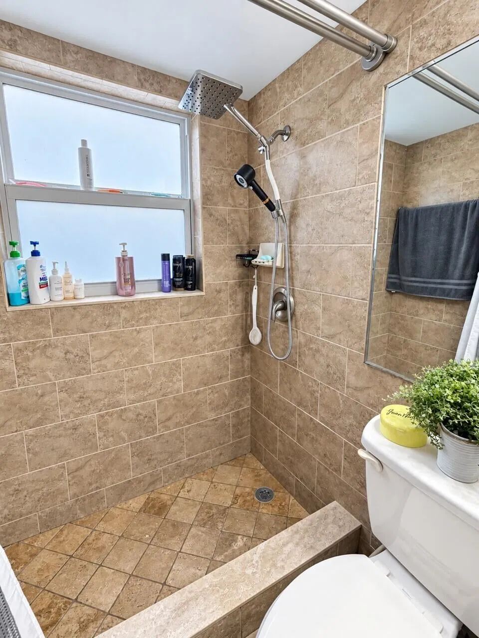 Unit 16 photo 34