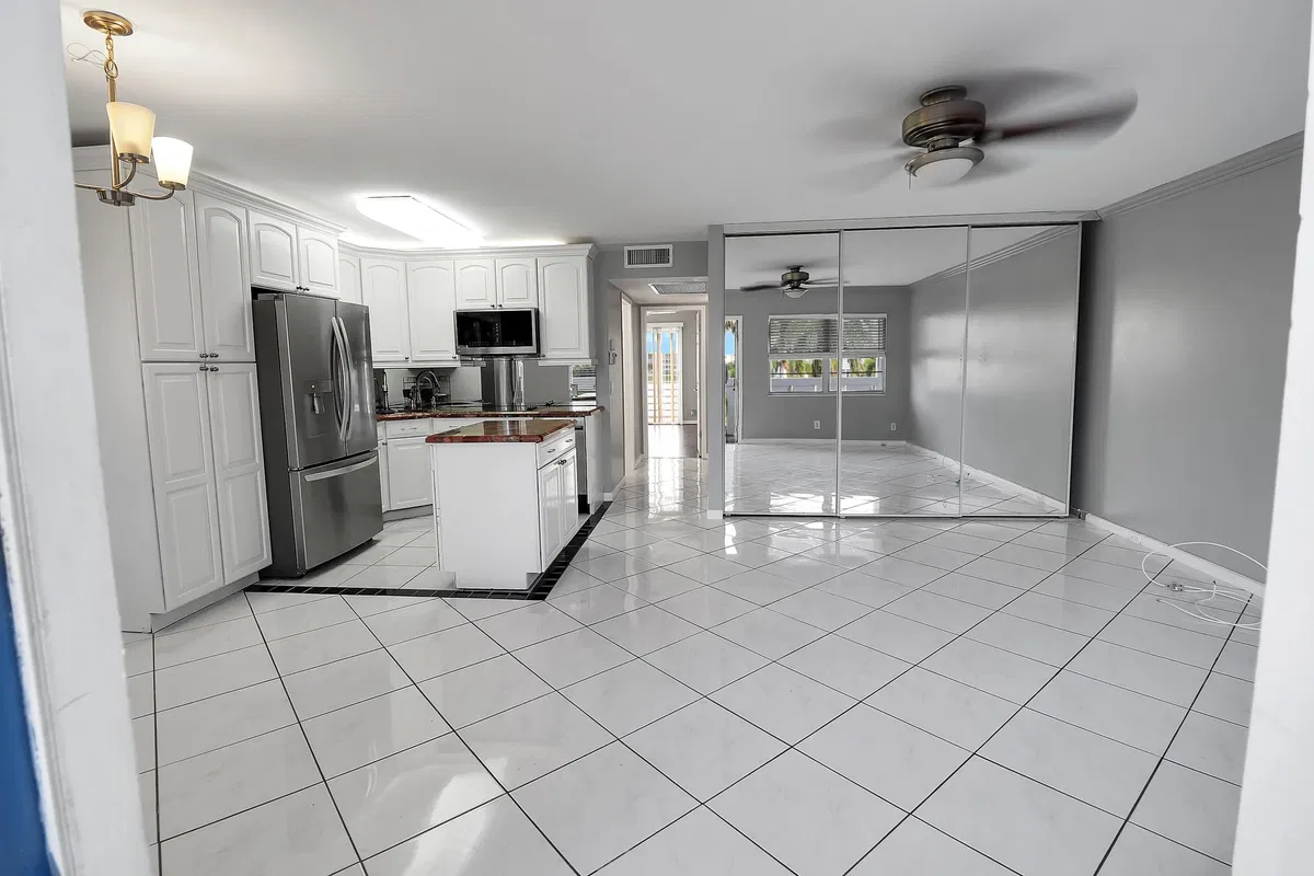 Residence photo 4