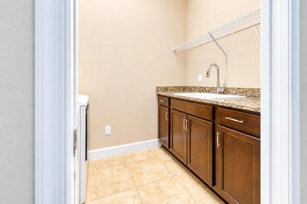 Unit 5626 photo 37