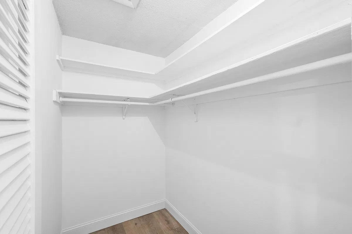 Unit B photo 19