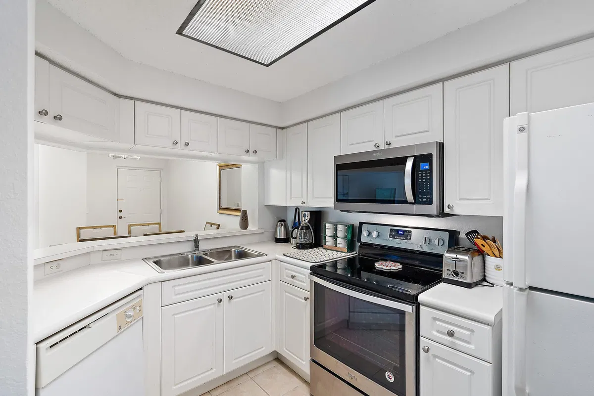 Unit 205 photo 10