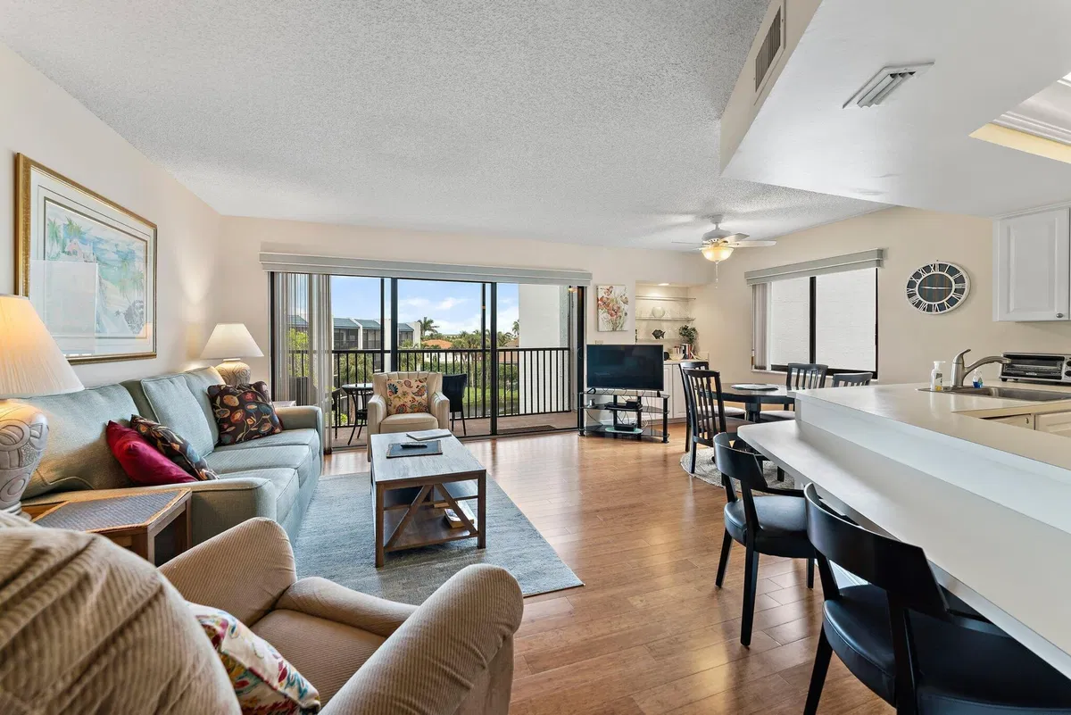 Unit B406 photo 4