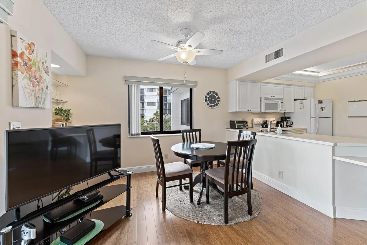 Unit B406 photo 10