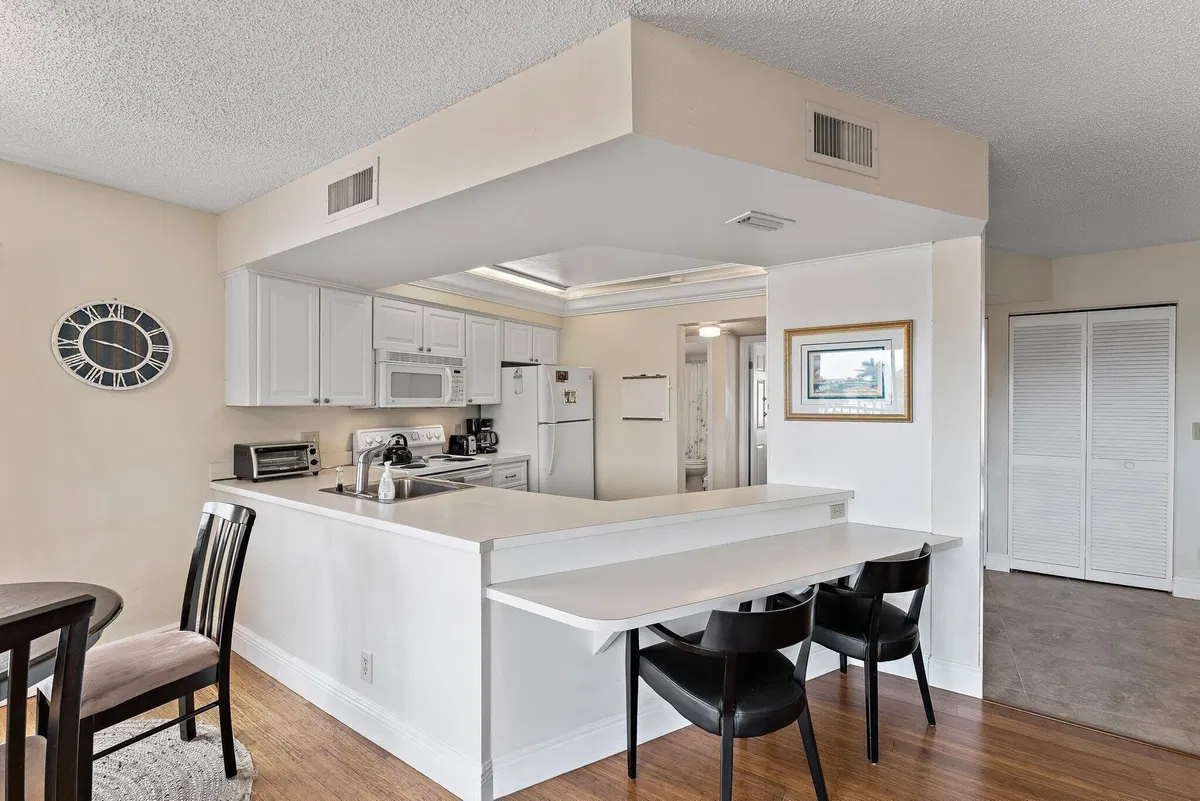 Unit B406 photo 16