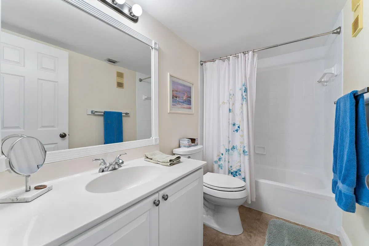 Unit B406 photo 19
