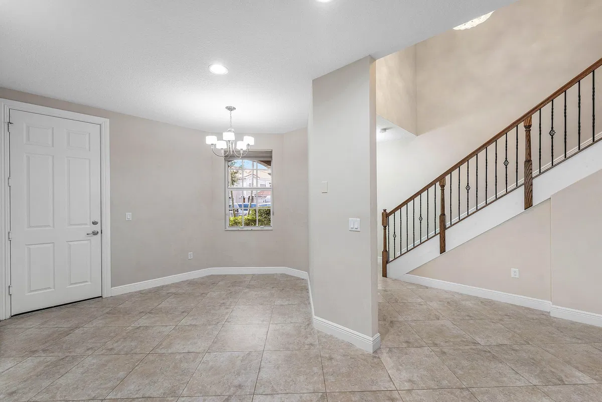 Unit 505 photo 13