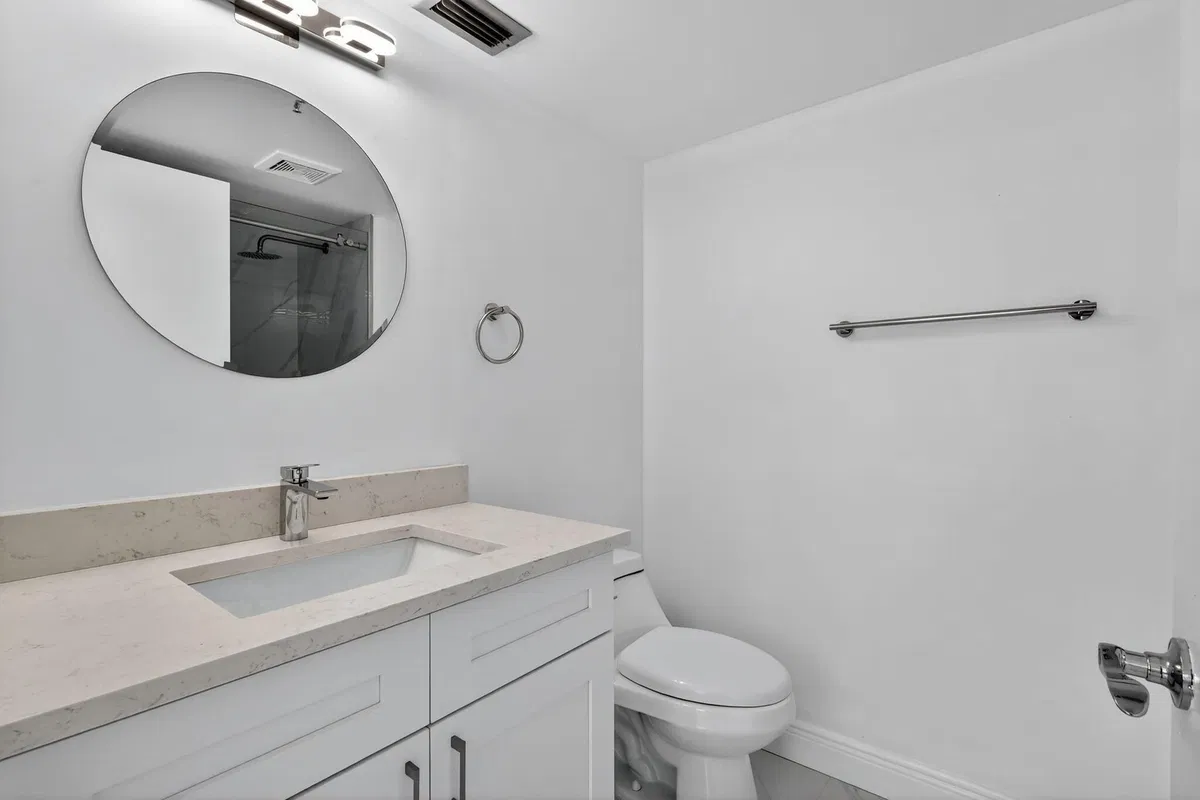 Unit 309 photo 19