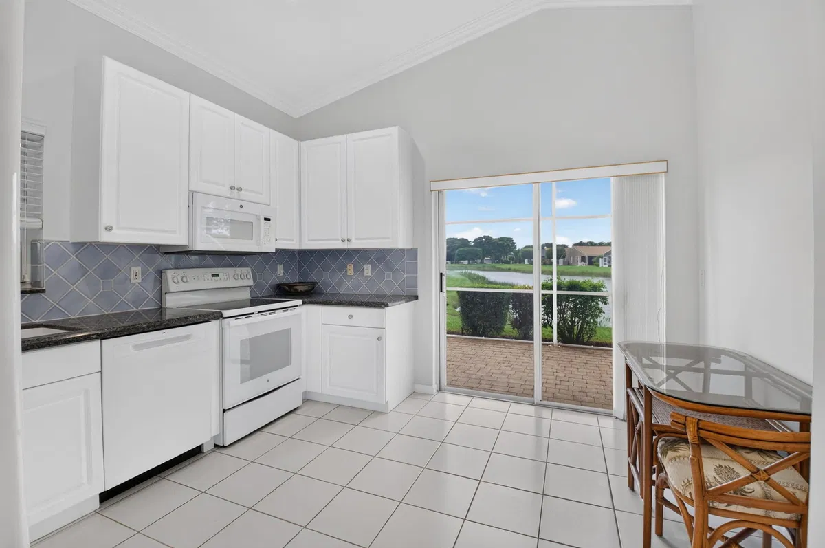  Residence photo 16