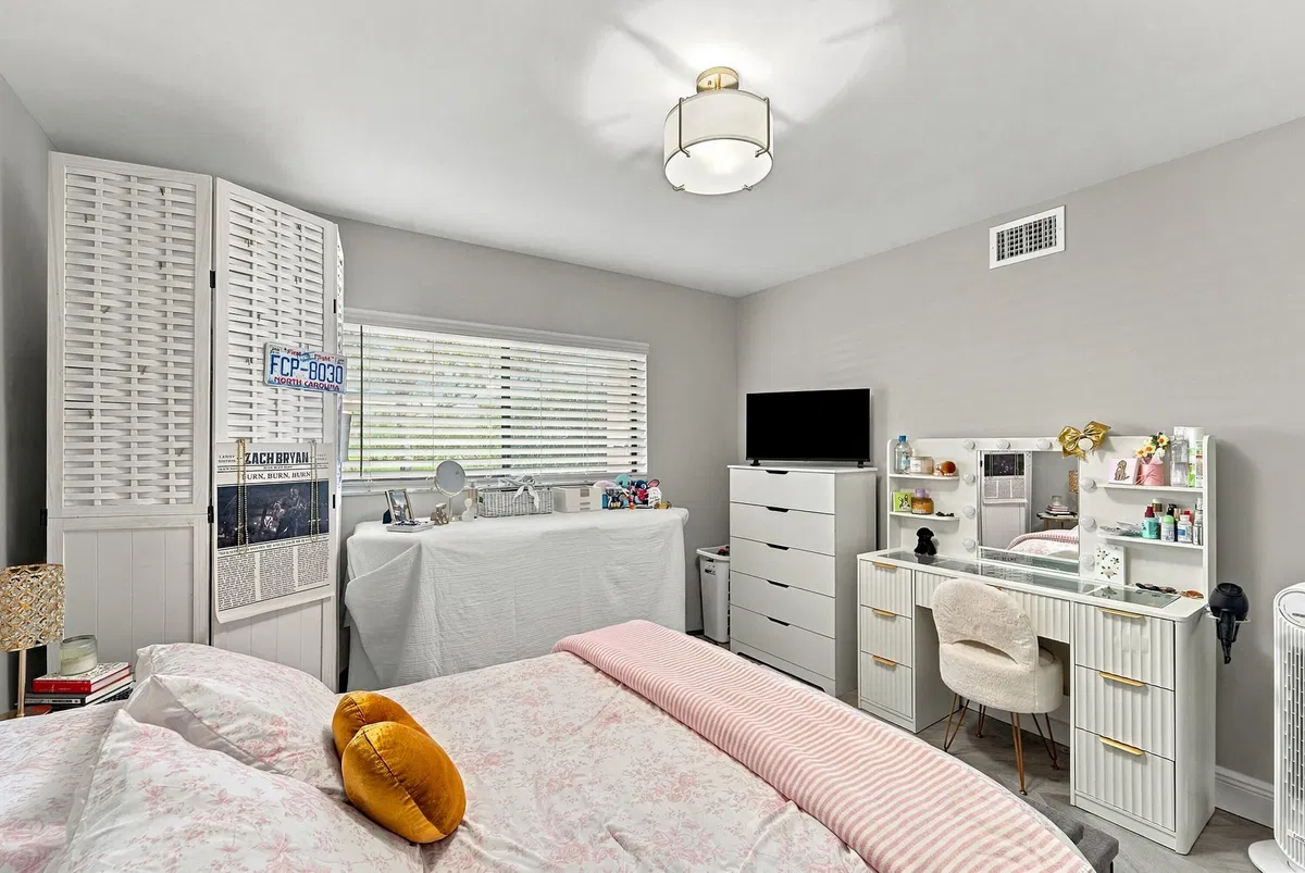  Unit 101 photo 25