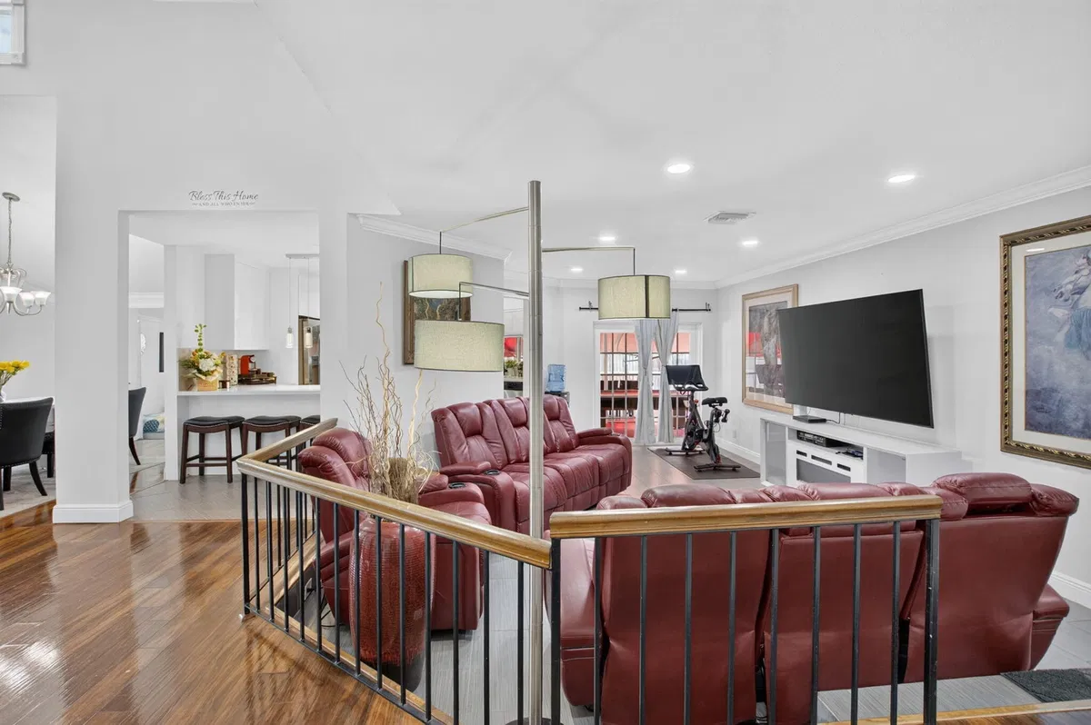  Residence photo 16