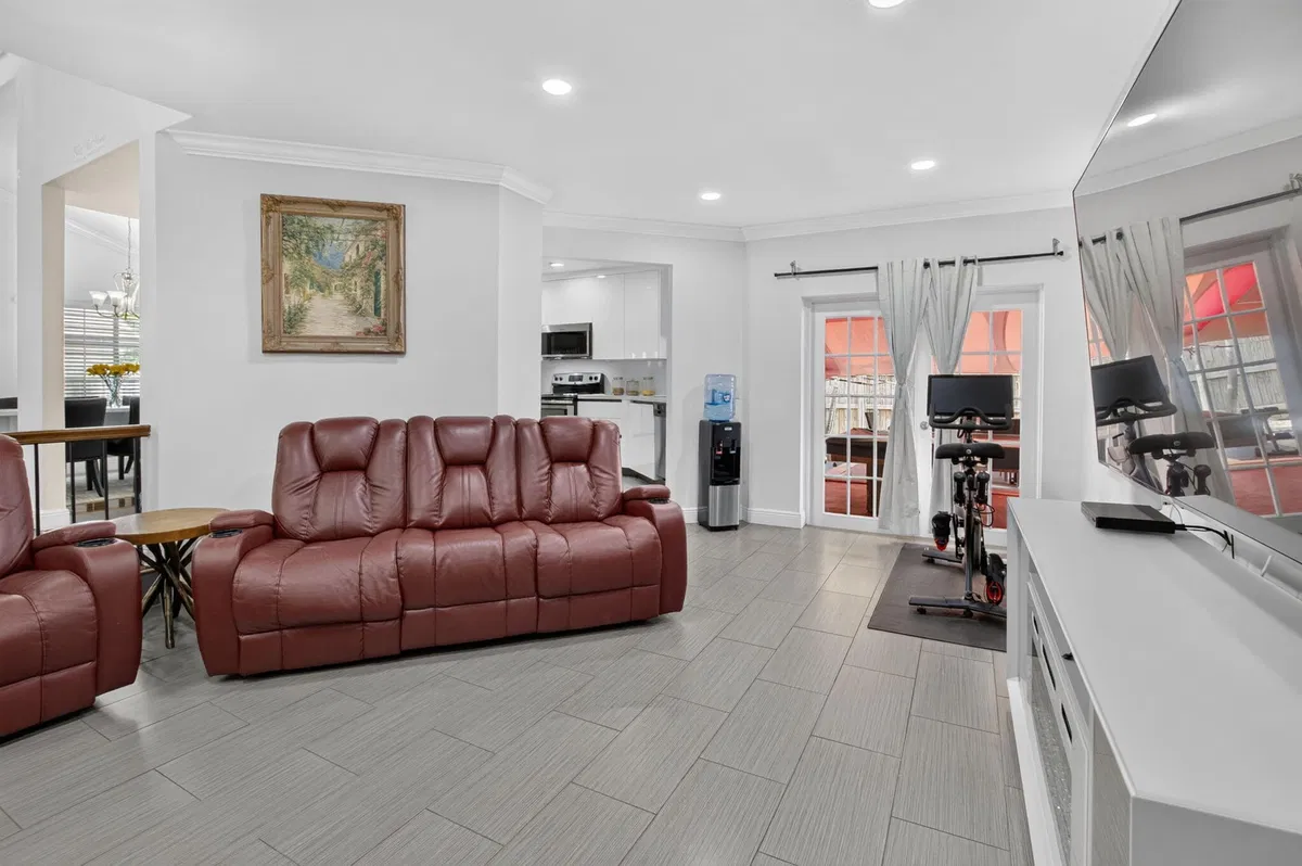  Residence photo 19