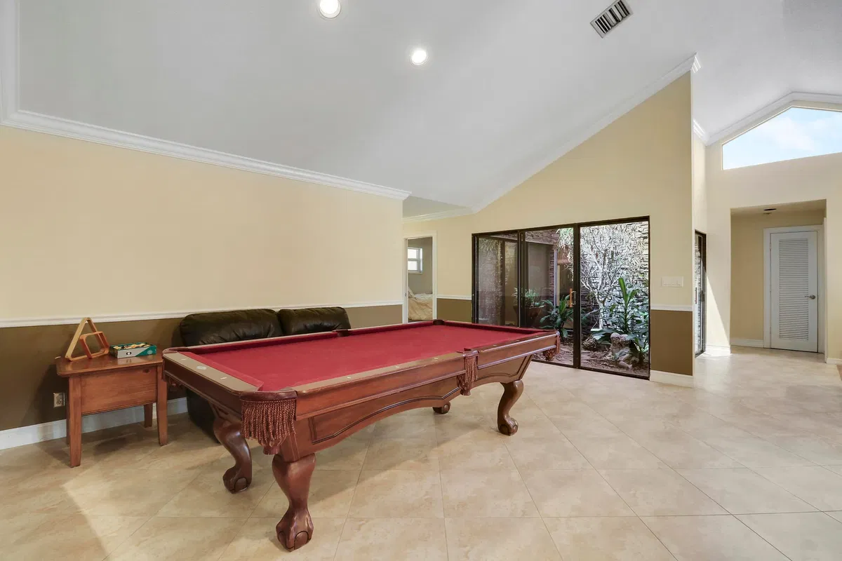 Residence photo 19