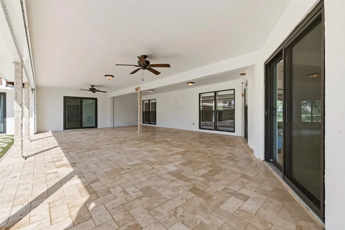 Residence photo 34