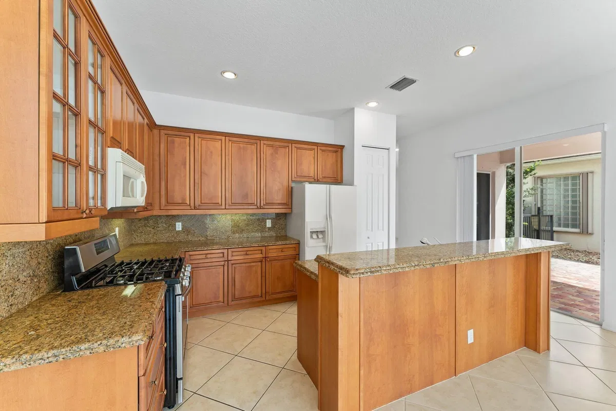 Residence photo 16
