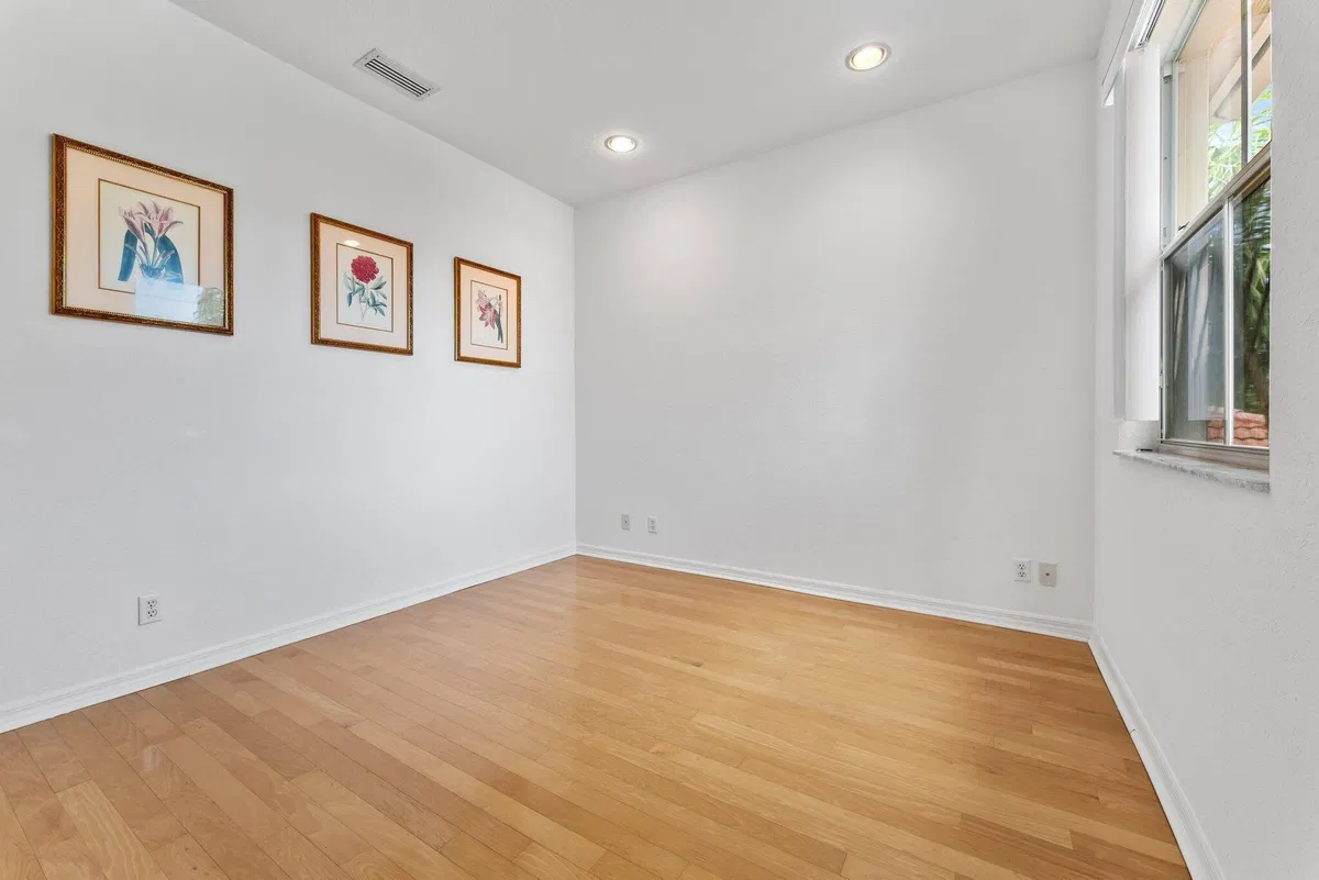 Residence photo 34