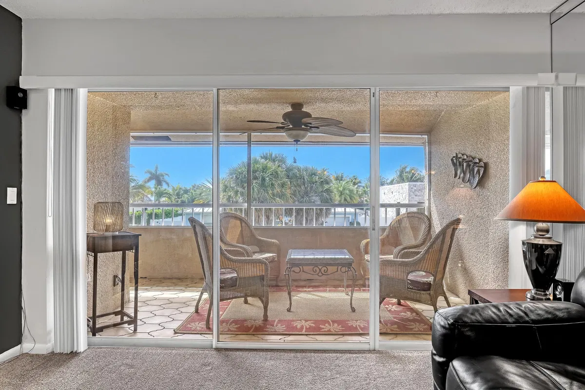 Unit 215 photo 4
