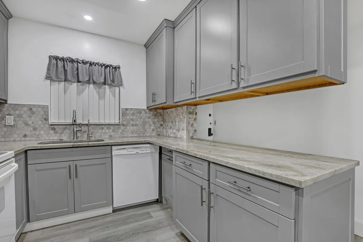 Unit 215 photo 7