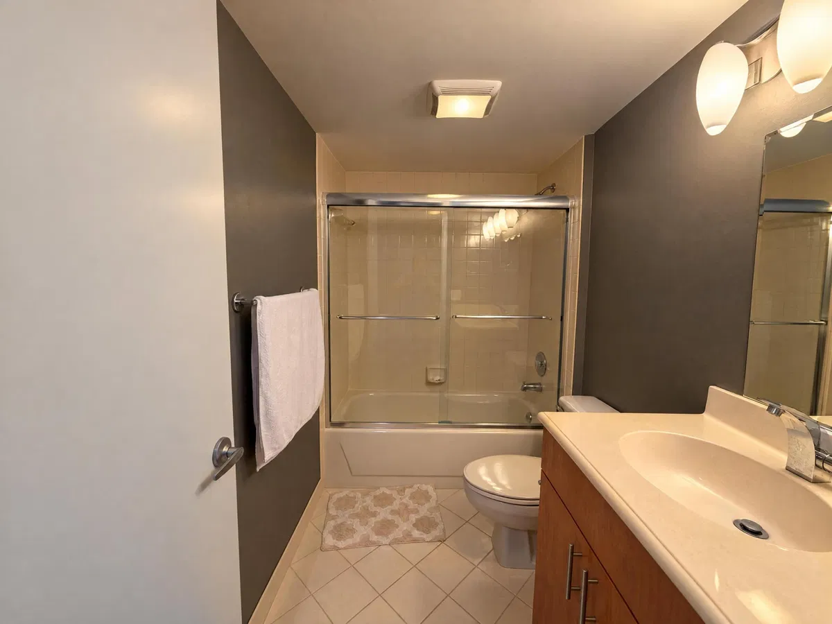 Unit 405 photo 13