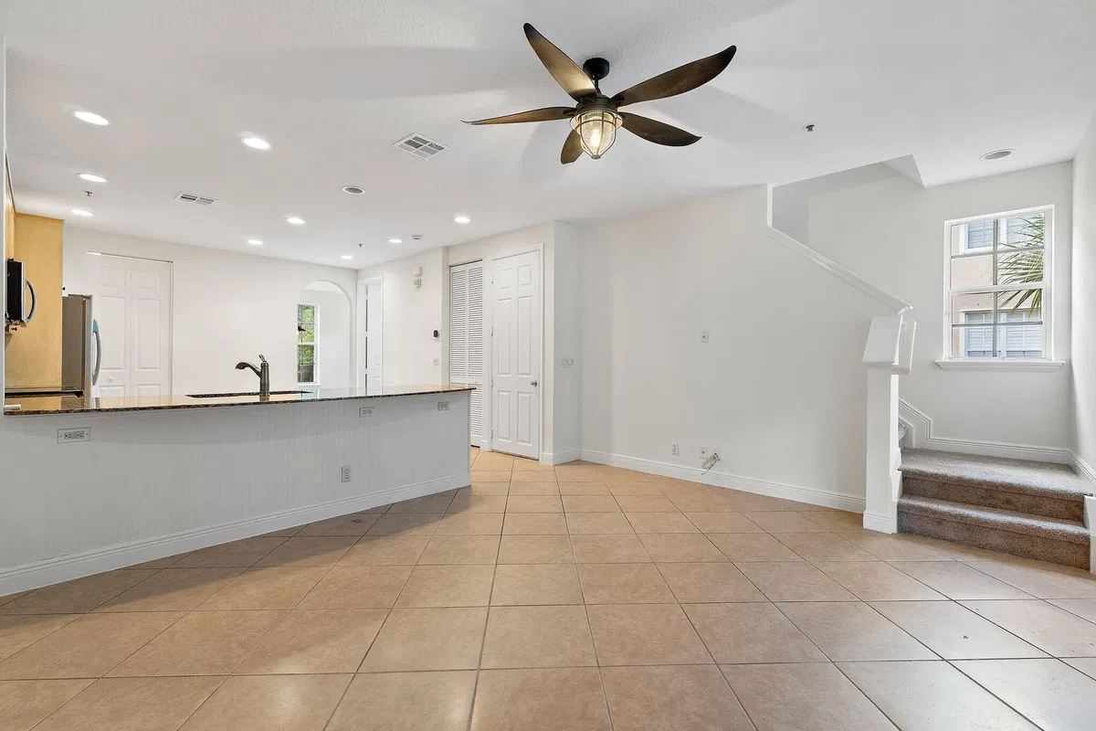  Residence photo 19