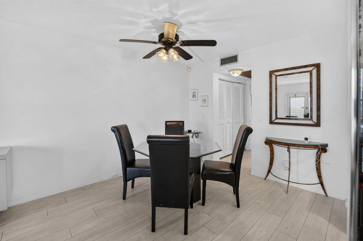 Residence photo 10