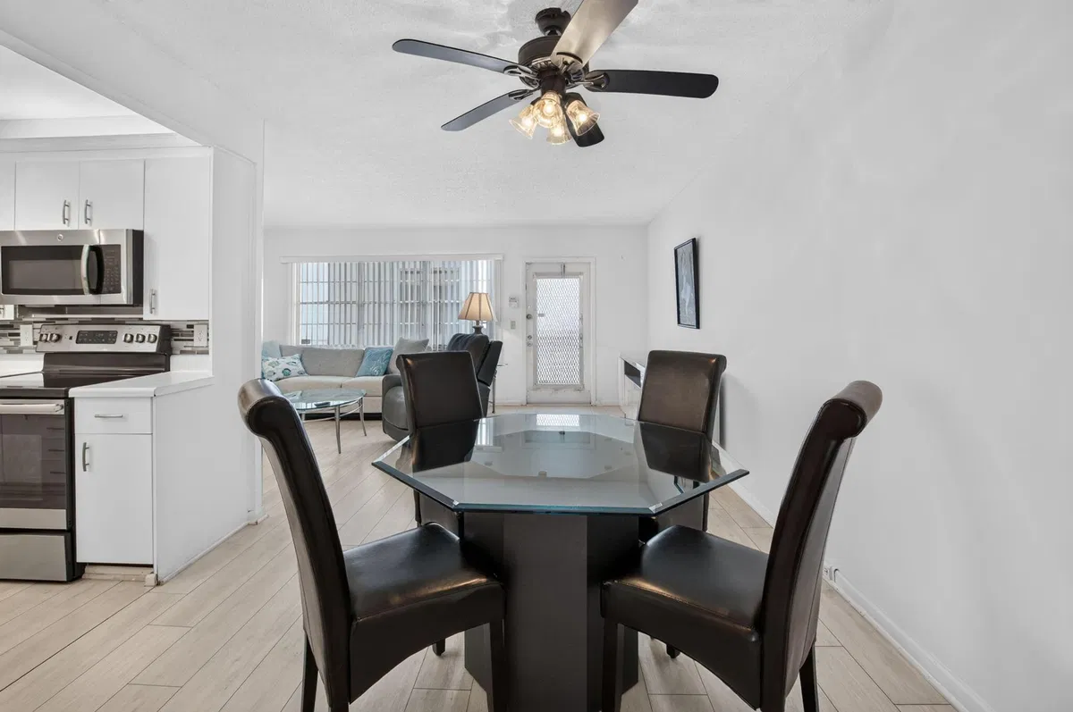 Residence photo 19