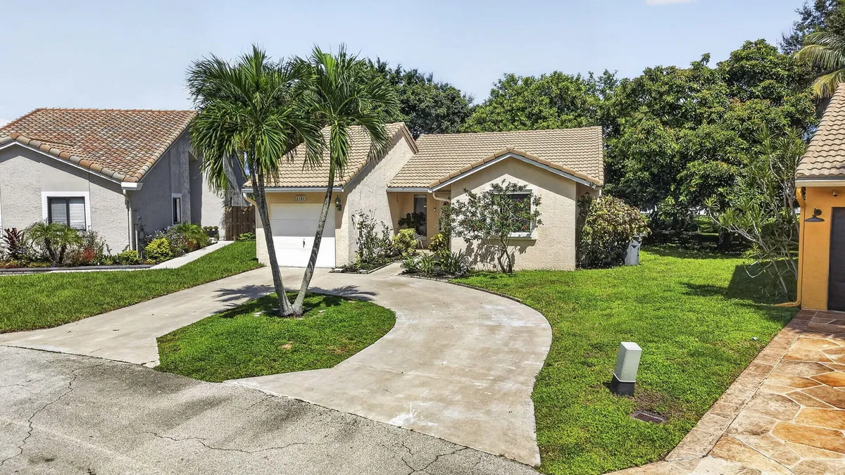 Residence photo 49