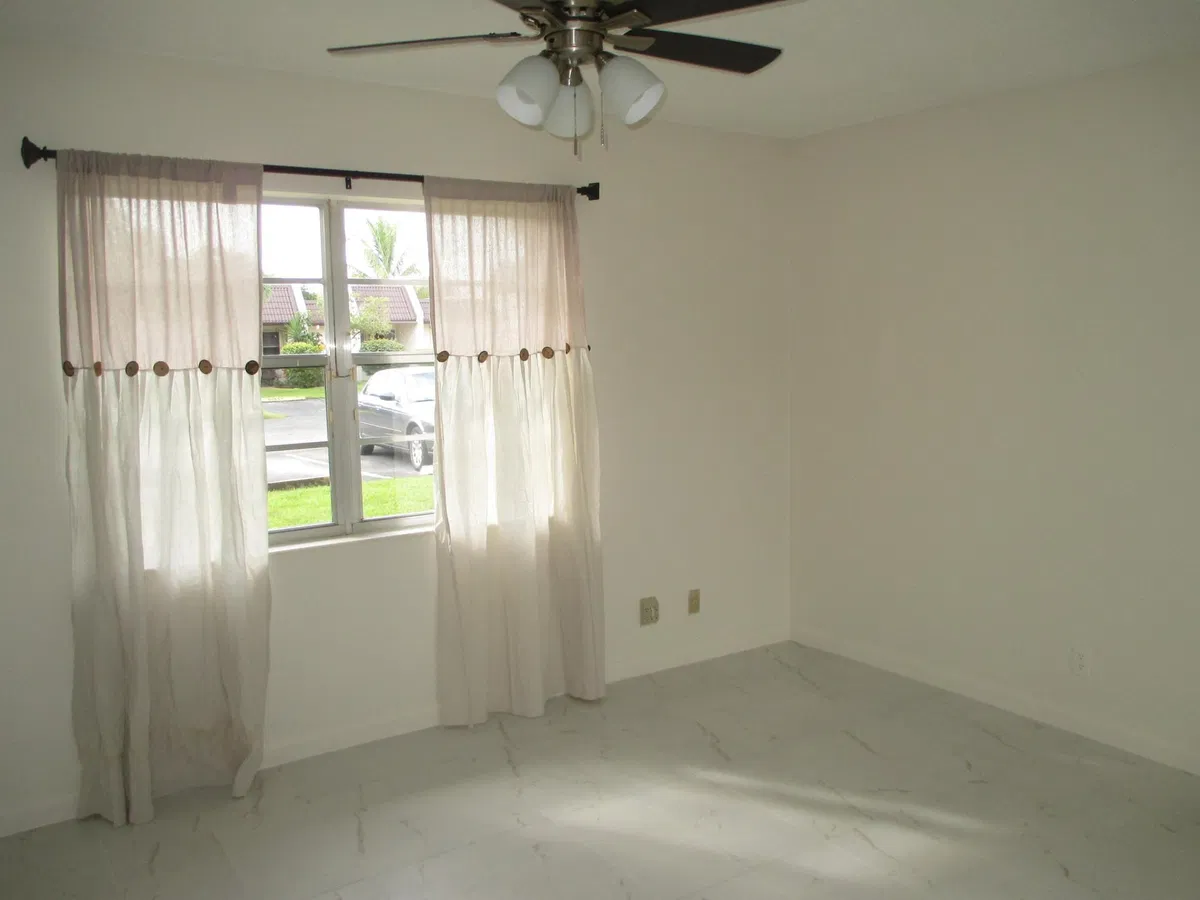 Residence photo 16
