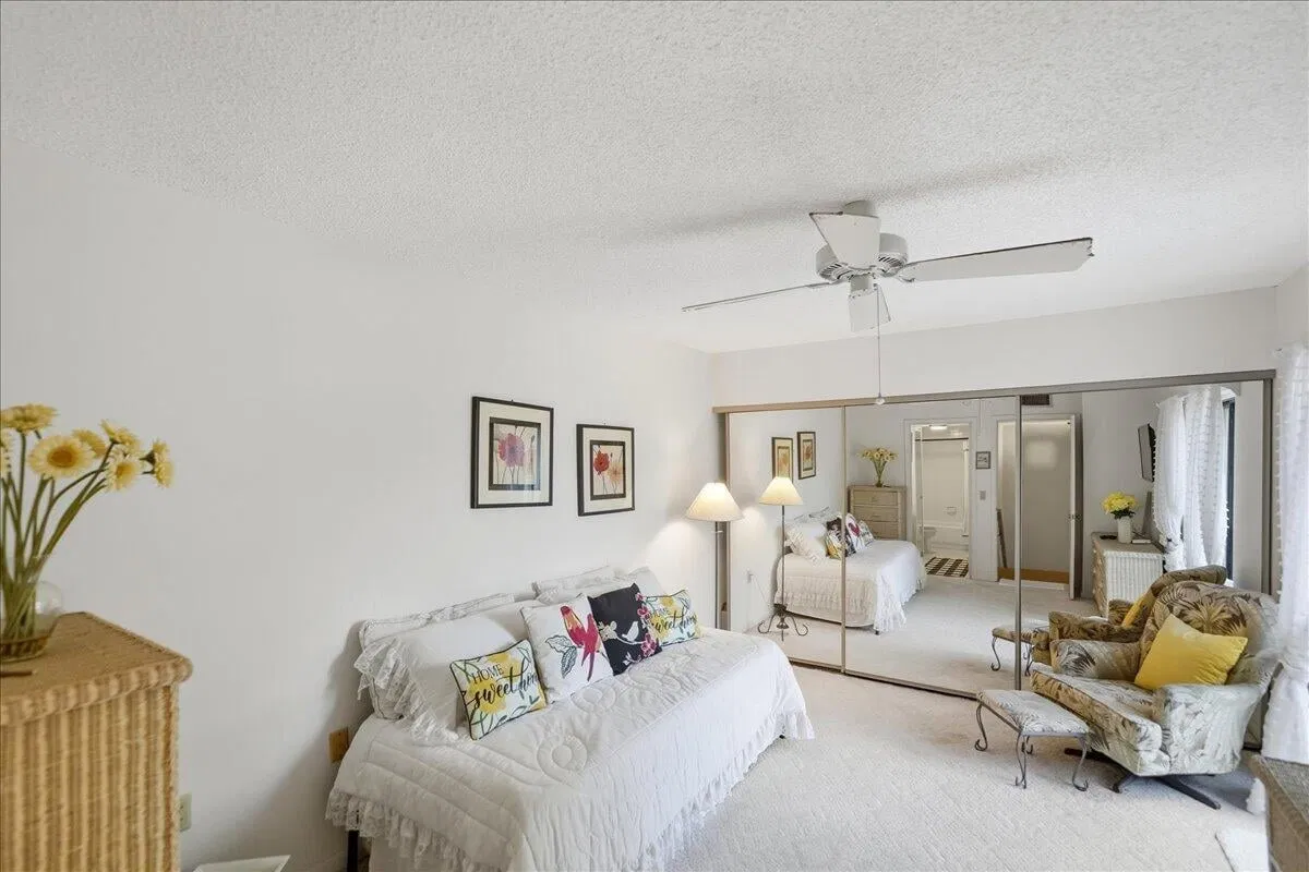 Unit 327 photo 19