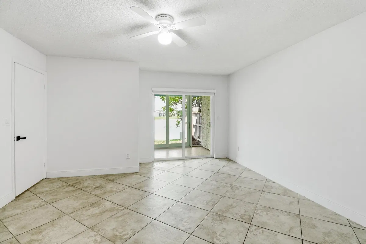 Residence photo 25