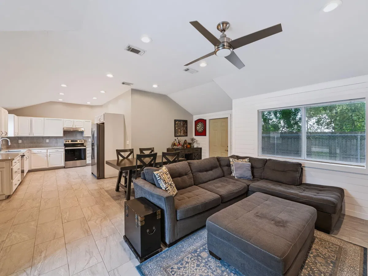  Residence photo 7