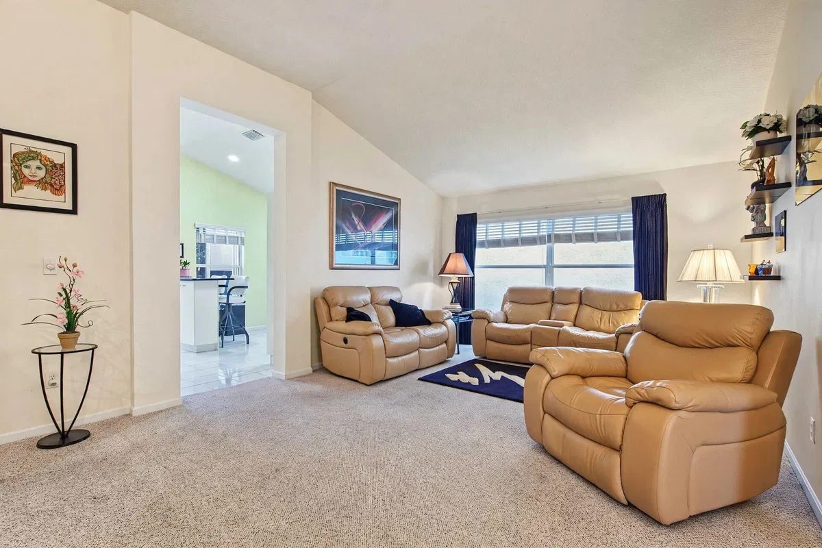  Residence photo 16