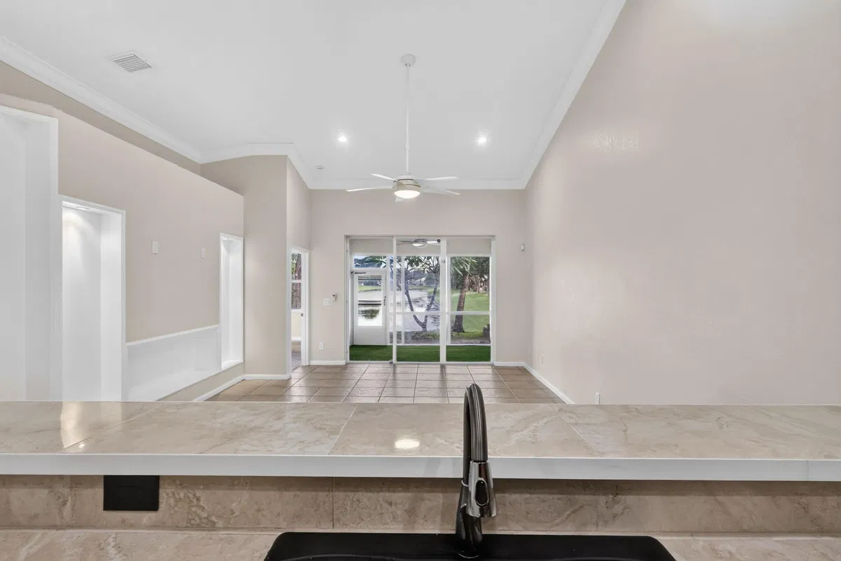  Residence photo 7