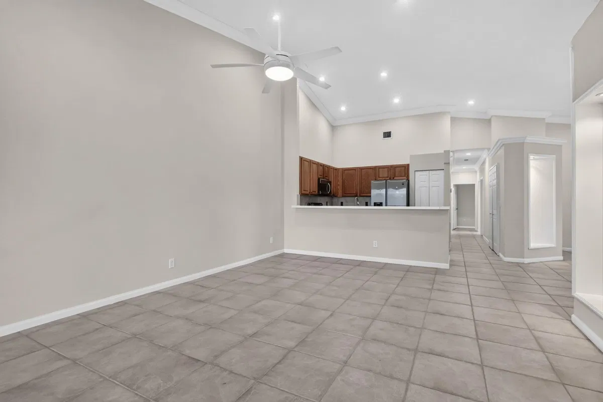  Residence photo 16