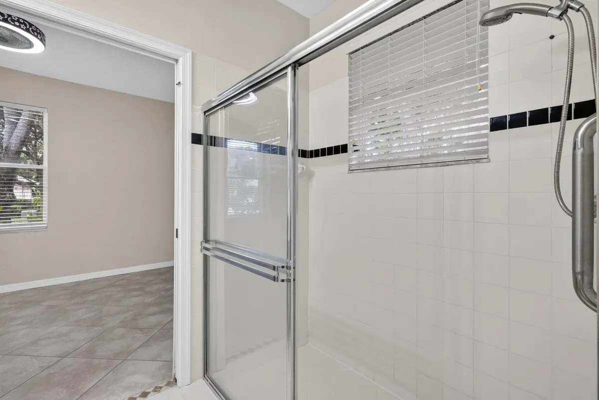  Residence photo 34
