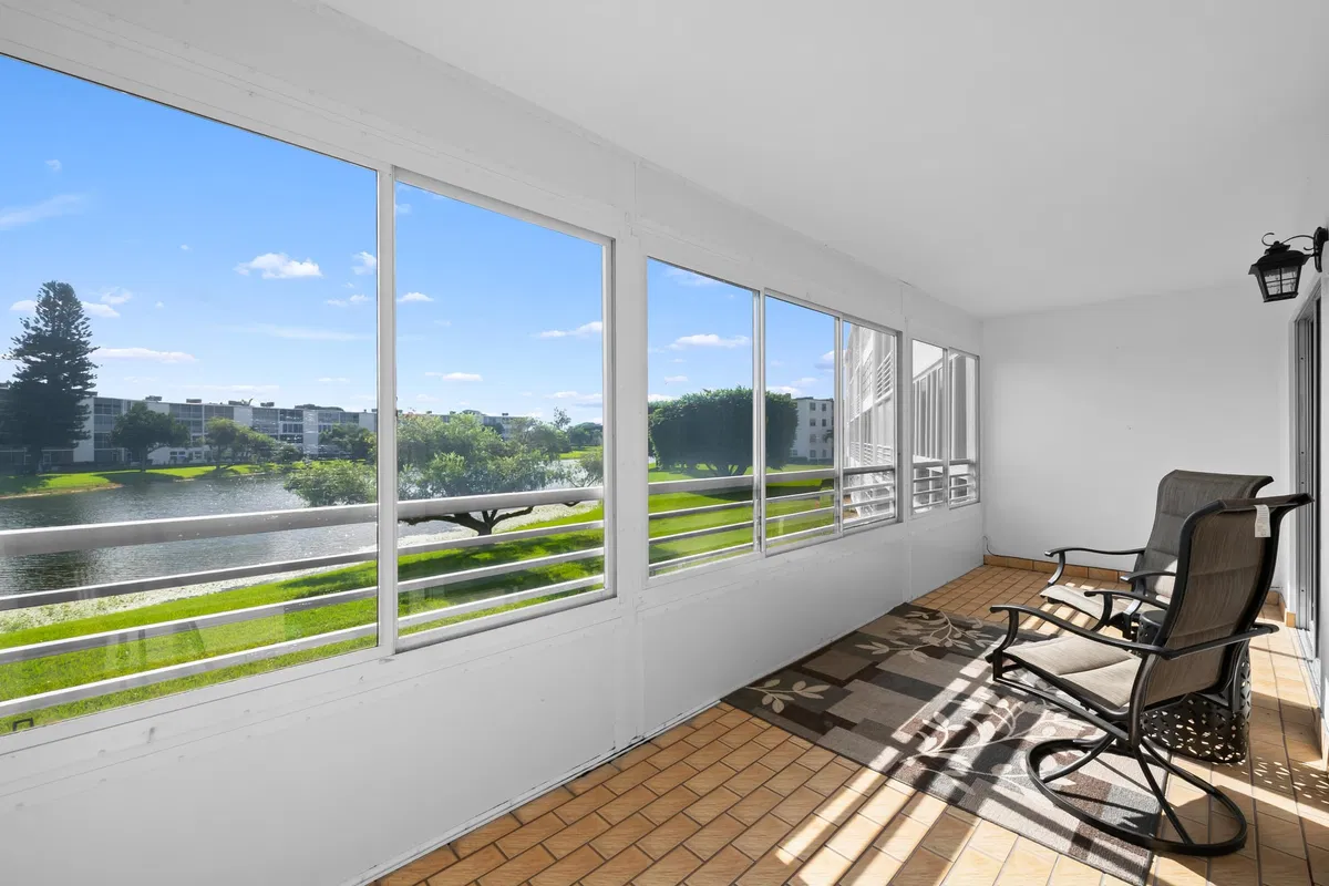 Residence photo 16