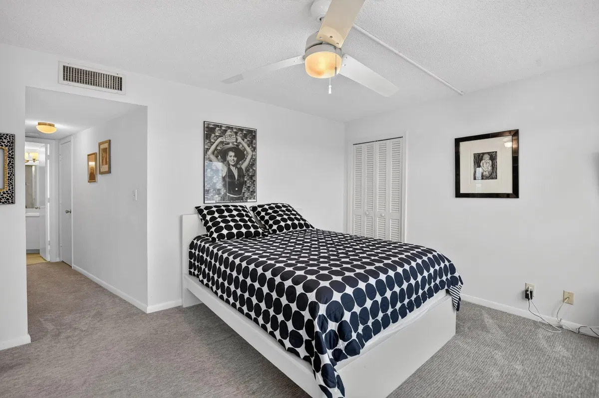 550 S Ocean Boca Residence photo 25
