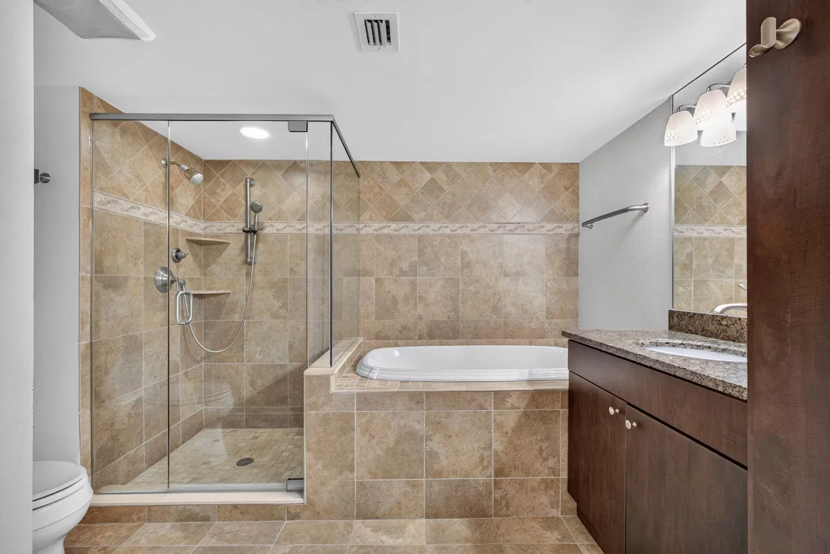 Unit 409 photo 16
