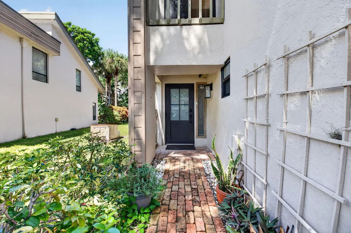 Unit 22870 photo 4