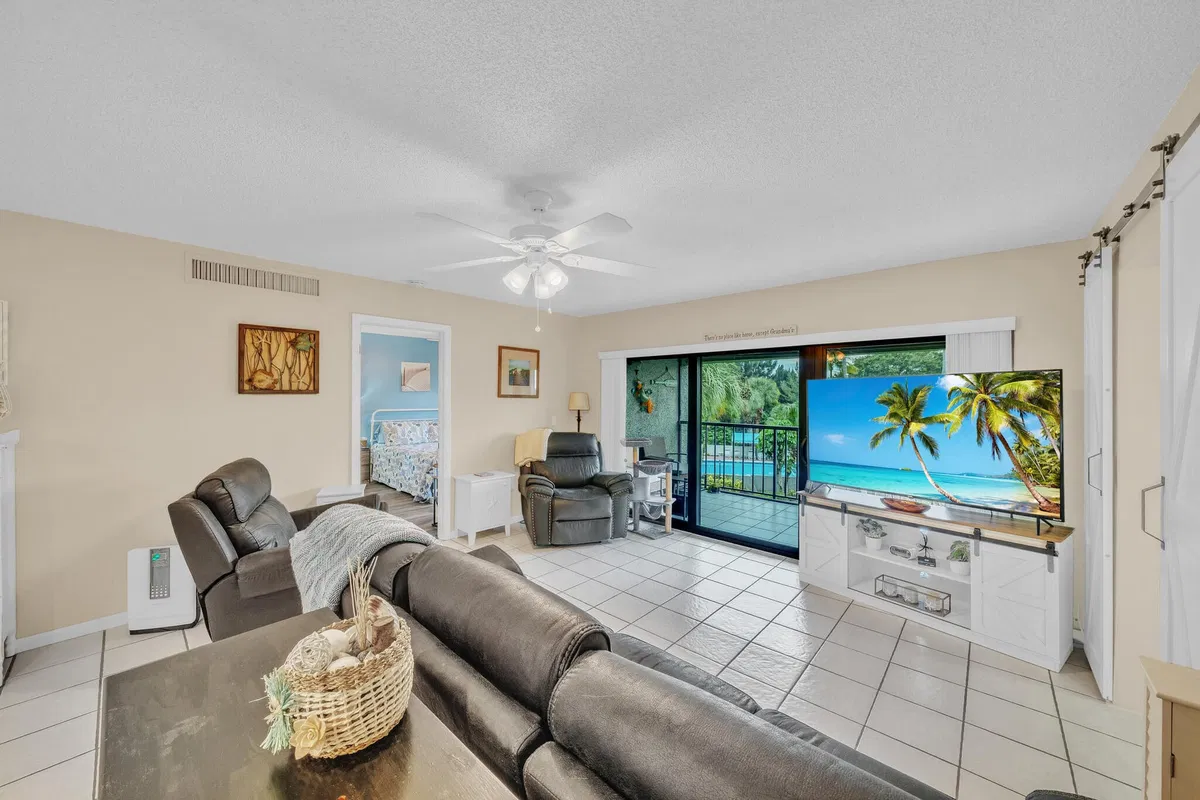 Residence photo 28