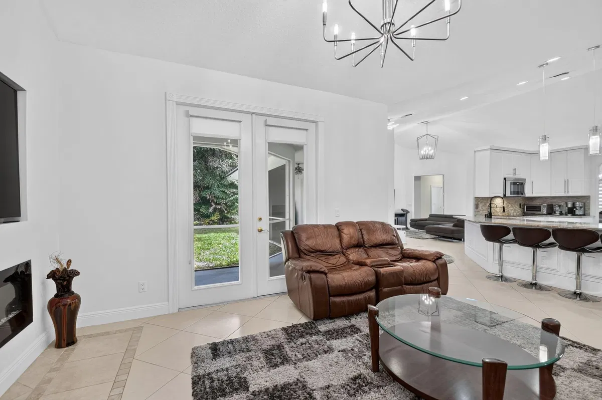 Residence photo 19