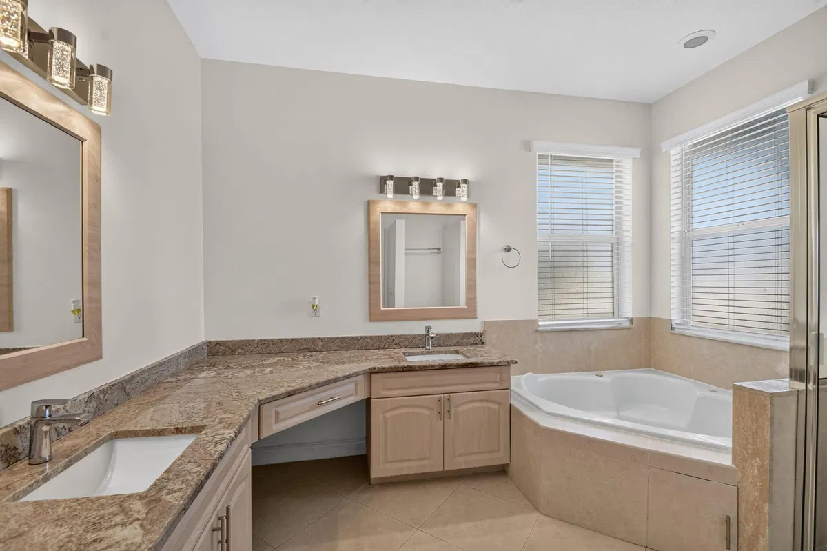 Residence photo 25