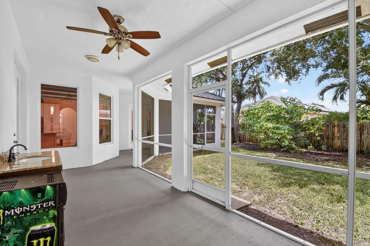 Residence photo 49