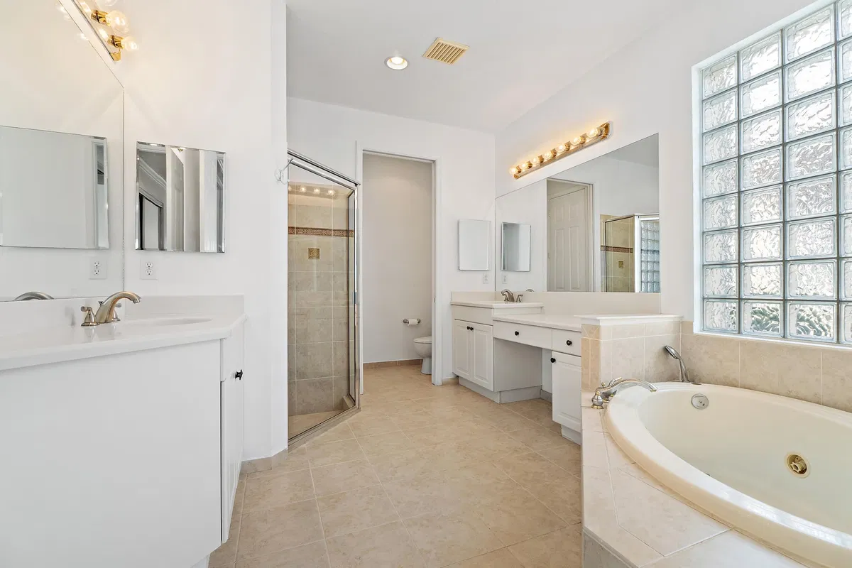 Residence photo 25