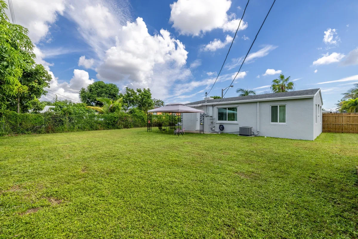 Residence photo 16