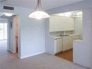 Unit 2055 photo 4